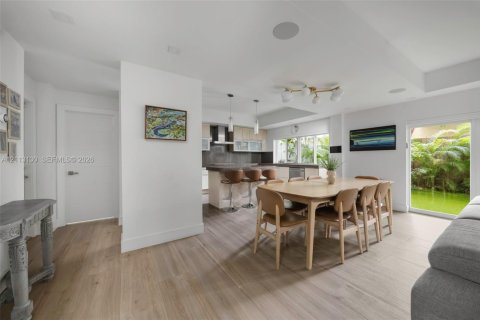 Adosado en venta en Miami, Florida, 4 dormitorios, 267.65 m2 № 2434209 - foto 10