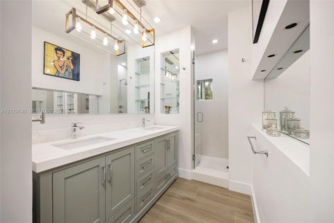 Adosado en venta en Miami, Florida, 4 dormitorios, 267.65 m2 № 2434209 - foto 25