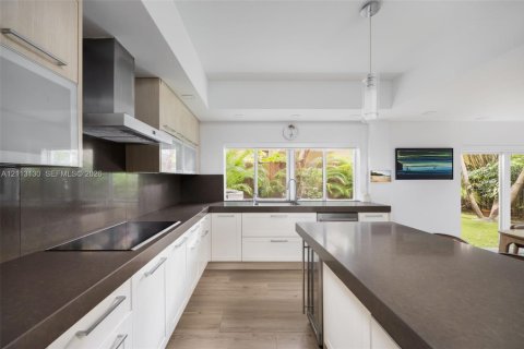Adosado en venta en Miami, Florida, 4 dormitorios, 267.65 m2 № 2434209 - foto 15