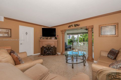 Condominio en venta en Lauderdale Lakes, Florida, 2 dormitorios, 101.08 m2 № 2034680 - foto 11