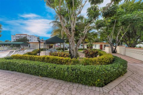 Condominio en venta en Lauderdale Lakes, Florida, 2 dormitorios, 101.08 m2 № 2034680 - foto 30