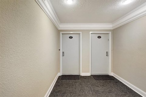 Condo in Sarasota, Florida, 2 bedrooms  № 1734503 - photo 29