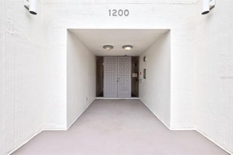 Condo in Sarasota, Florida, 2 bedrooms  № 1734503 - photo 27