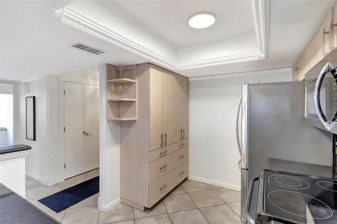 Condo in Sarasota, Florida, 2 bedrooms  № 1734503 - photo 13