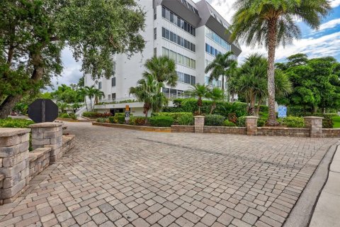 Condo in Sarasota, Florida, 2 bedrooms  № 1734503 - photo 2