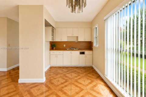 Купить виллу или дом в Майами-Гарденс, Флорида 3 спальни, 91.79м2, № 2087265 - фото 11