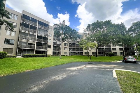 Condominio en venta en Pembroke Pines, Florida, 2 dormitorios, 79.15 m2 № 1928283 - foto 1