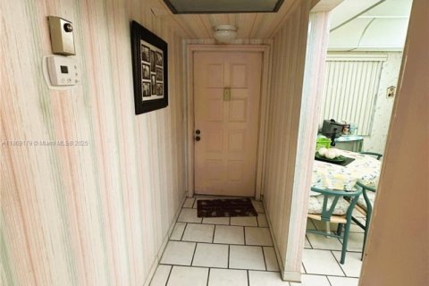 Condominio en venta en Pembroke Pines, Florida, 2 dormitorios, 79.15 m2 № 1928283 - foto 17