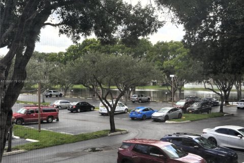 Condominio en venta en Pembroke Pines, Florida, 2 dormitorios, 79.15 m2 № 1928283 - foto 3