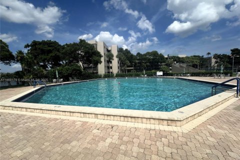 Condominio en venta en Pembroke Pines, Florida, 2 dormitorios, 79.15 m2 № 1928283 - foto 23
