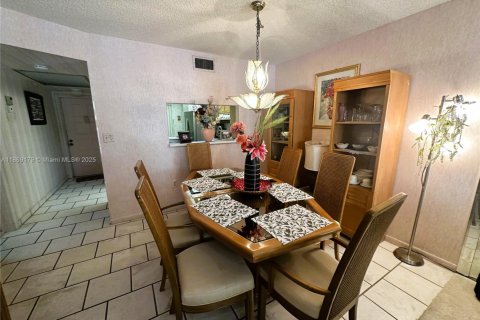 Condominio en venta en Pembroke Pines, Florida, 2 dormitorios, 79.15 m2 № 1928283 - foto 13