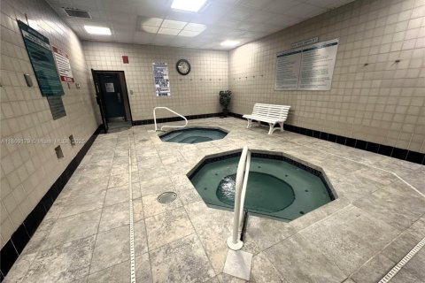 Condominio en venta en Pembroke Pines, Florida, 2 dormitorios, 79.15 m2 № 1928283 - foto 29