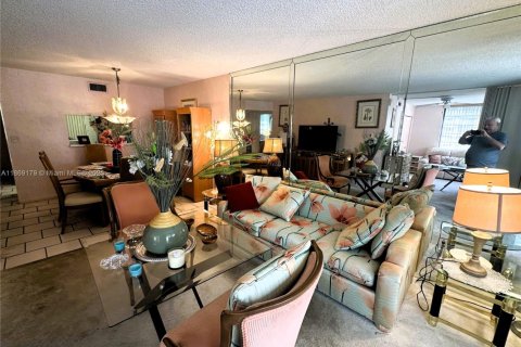 Condominio en venta en Pembroke Pines, Florida, 2 dormitorios, 79.15 m2 № 1928283 - foto 7