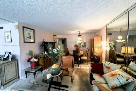 Condominio en venta en Pembroke Pines, Florida, 2 dormitorios, 79.15 m2 № 1928283 - foto 8