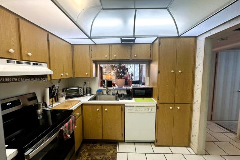 Condominio en venta en Pembroke Pines, Florida, 2 dormitorios, 79.15 m2 № 1928283 - foto 15