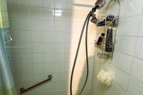 Condominio en venta en Pembroke Pines, Florida, 2 dormitorios, 79.15 m2 № 1928283 - foto 21