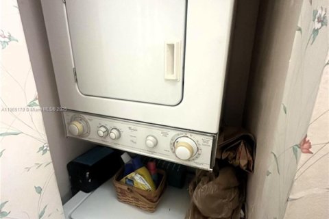 Condominio en venta en Pembroke Pines, Florida, 2 dormitorios, 79.15 m2 № 1928283 - foto 16