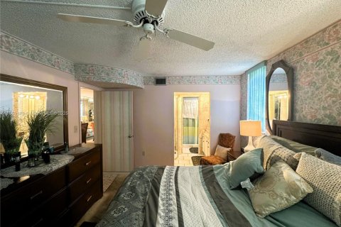 Condominio en venta en Pembroke Pines, Florida, 2 dormitorios, 79.15 m2 № 1928283 - foto 19