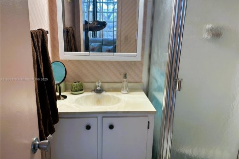 Condominio en venta en Pembroke Pines, Florida, 2 dormitorios, 79.15 m2 № 1928283 - foto 12