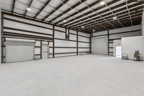 Commercial property in Groveland, Florida № 2195415 - photo 8