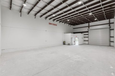 Commercial property in Groveland, Florida № 2195415 - photo 7