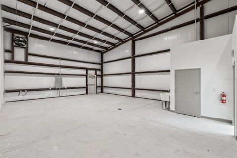 Commercial property in Groveland, Florida № 2195415 - photo 5