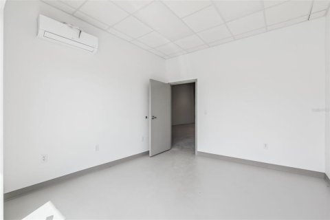 Commercial property in Groveland, Florida № 2195415 - photo 11
