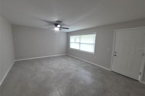 House in Beverly Hills, Florida 4 bedrooms, 83.61 sq.m. № 2115523 - photo 3