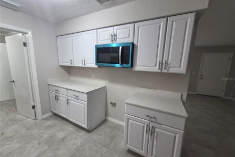 House in Beverly Hills, Florida 4 bedrooms, 83.61 sq.m. № 2115523 - photo 6