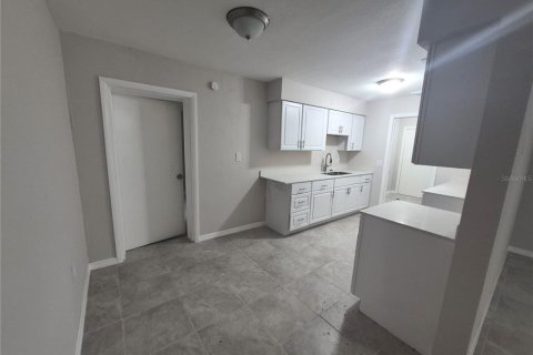 House in Beverly Hills, Florida 4 bedrooms, 83.61 sq.m. № 2115523 - photo 4