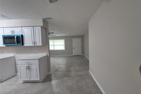House in Beverly Hills, Florida 4 bedrooms, 83.61 sq.m. № 2115523 - photo 10