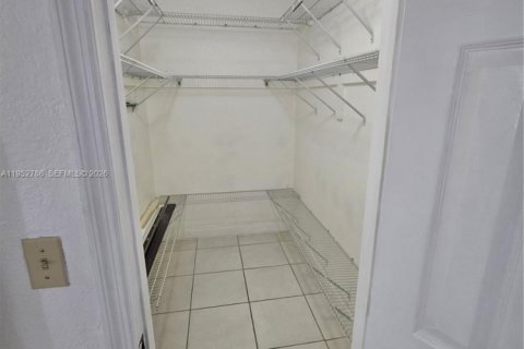 Copropriété à louer à Miami, Floride: 1 chambre, 58.71 m2 № 2010899 - photo 7