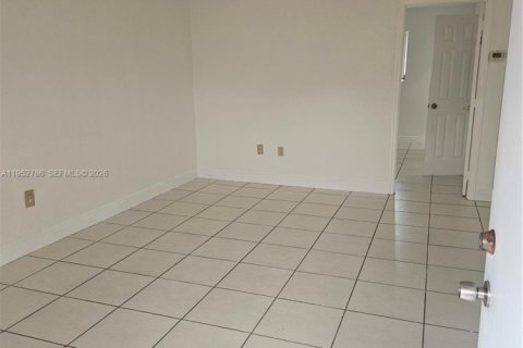 Copropriété à louer à Miami, Floride: 1 chambre, 58.71 m2 № 2010899 - photo 2