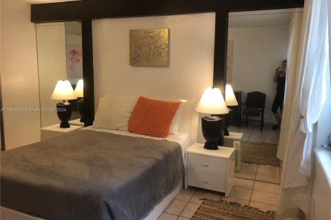 Condo in Miami Beach, Florida, 1 bedroom  № 1863238 - photo 9