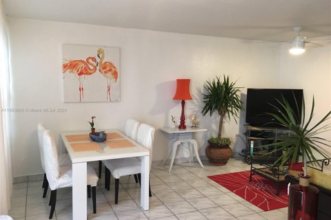 Condo in Miami Beach, Florida, 1 bedroom  № 1863238 - photo 4