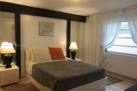 Condo in Miami Beach, Florida, 1 bedroom  № 1863238 - photo 8