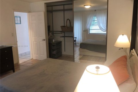 Condo in Miami Beach, Florida, 1 bedroom  № 1863238 - photo 10