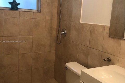Condo in Miami Beach, Florida, 1 bedroom  № 1863238 - photo 12