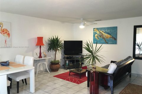 Condo in Miami Beach, Florida, 1 bedroom  № 1863238 - photo 3