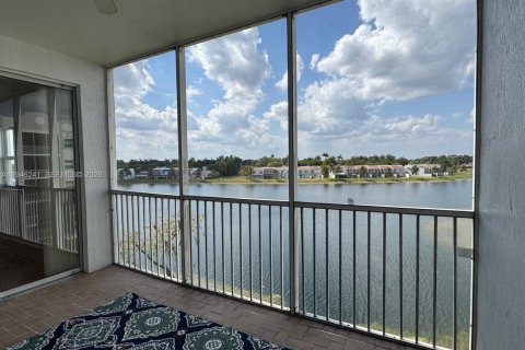 Condo in Doral, Florida, 3 bedrooms  № 2002638 - photo 20