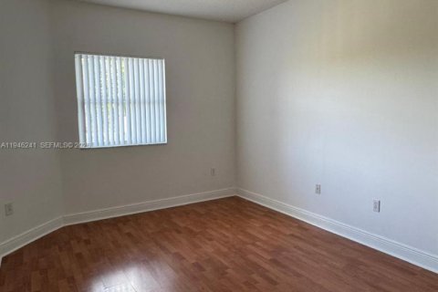 Condo in Doral, Florida, 3 bedrooms  № 2002638 - photo 18