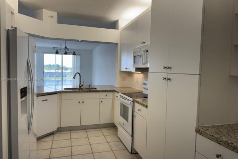 Condo in Doral, Florida, 3 bedrooms  № 2002638 - photo 9