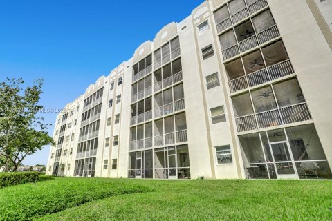 Condo in Doral, Florida, 3 bedrooms  № 2002638 - photo 26