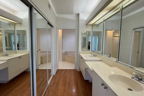Condo in Doral, Florida, 3 bedrooms  № 2002638 - photo 19