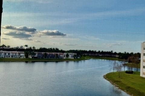 Condo in Doral, Florida, 3 bedrooms  № 2002638 - photo 24
