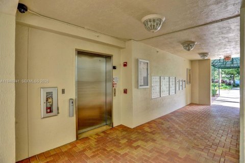 Condo in Doral, Florida, 3 bedrooms  № 2002638 - photo 27