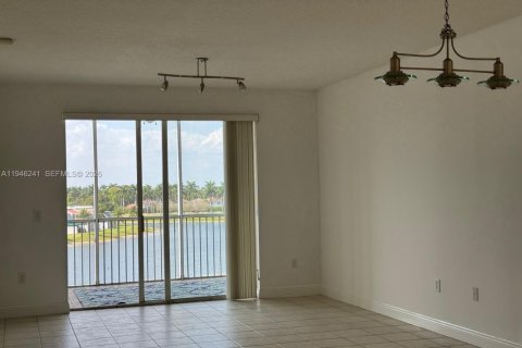 Condo in Doral, Florida, 3 bedrooms  № 2002638 - photo 3