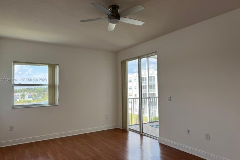 Condo in Doral, Florida, 3 bedrooms  № 2002638 - photo 13