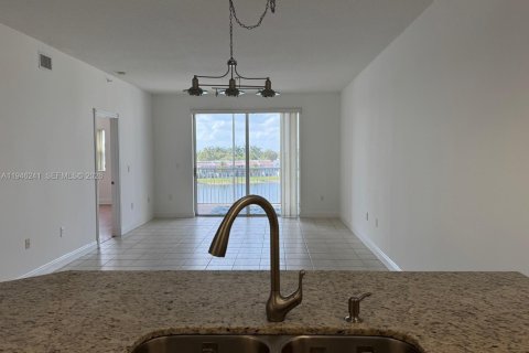 Condo in Doral, Florida, 3 bedrooms  № 2002638 - photo 4