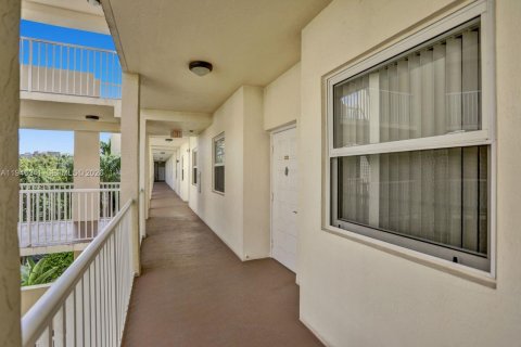 Condo in Doral, Florida, 3 bedrooms  № 2002638 - photo 28